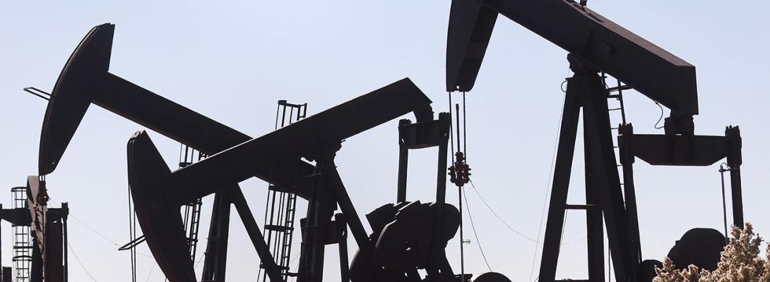 Світові ціни на нафту обвалилися: Reuters пояснює, які фактори вплинули на падіння ринку