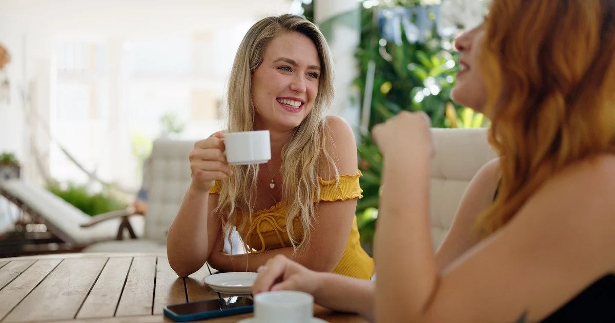 Про що не можна говорити навіть з найближчими: речі, які можуть принести неприємності