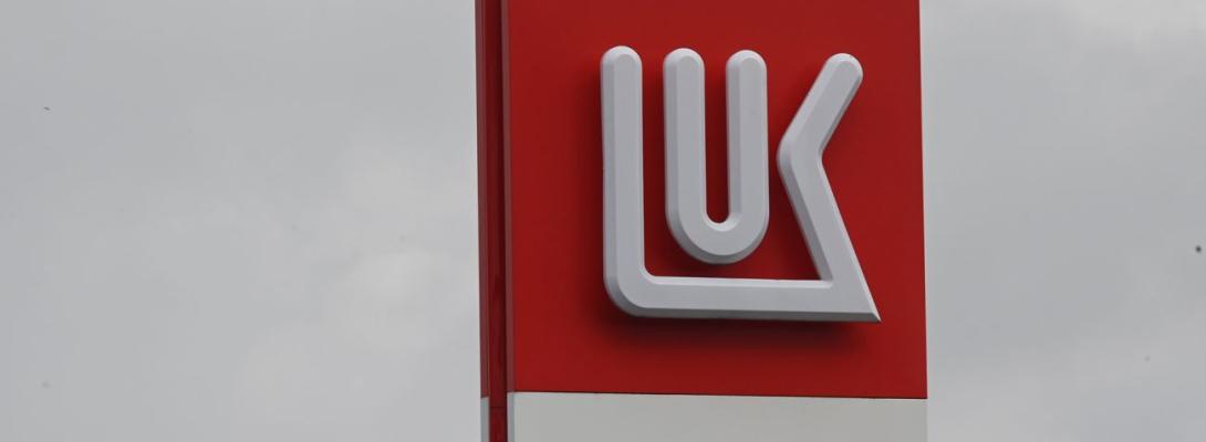 Закордонні активи "Лукойлу" хочуть розділити між собою дві американські компанії, - FT