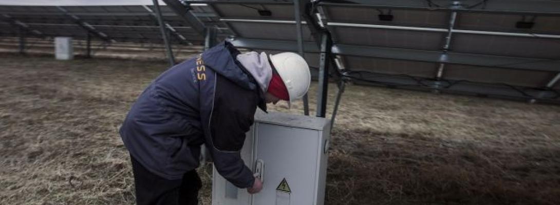 Дніпро залишається без світла після російських ударів, ситуація загострюється