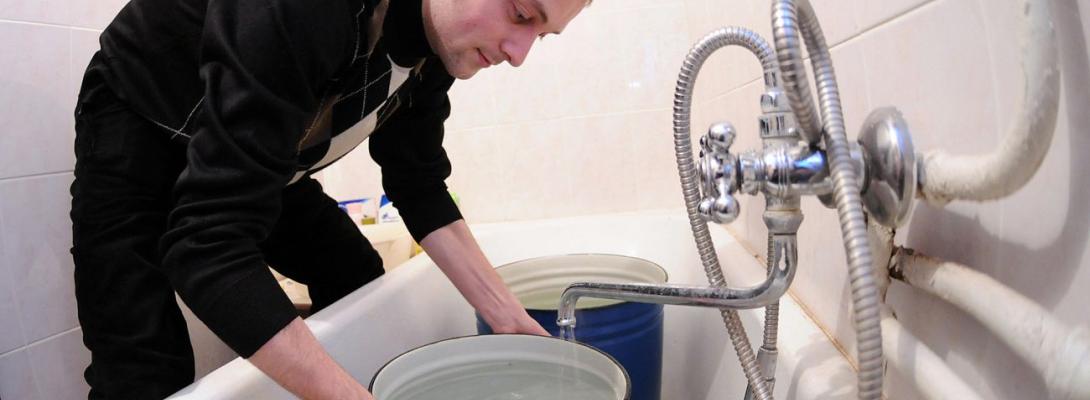 Частина Києва без водопостачання після обстрілів: в яких районах немає води