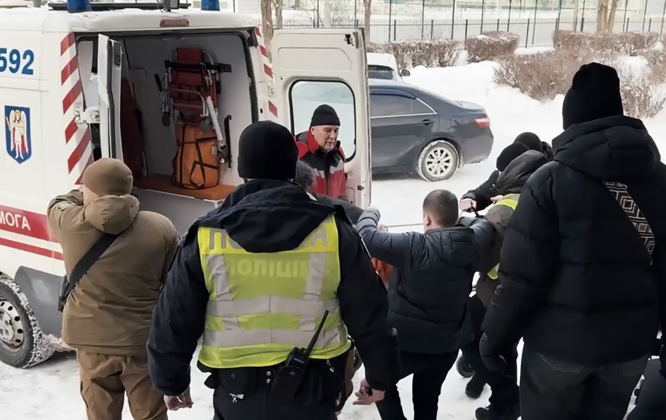 Жах у київській школі! Учень із ножем влаштував криваву бійню під час уроку