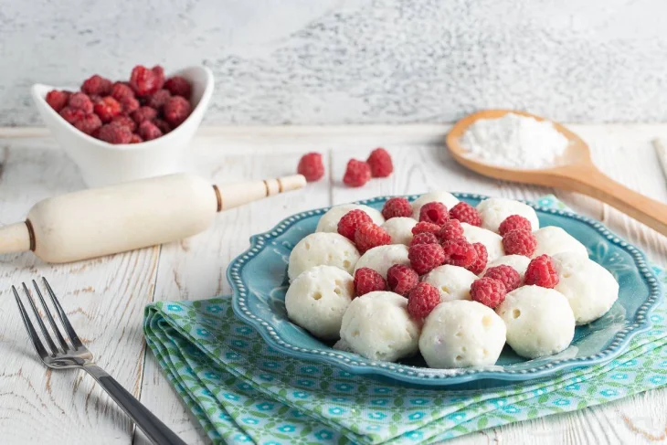 Ліниві вареники з малиною за 20 хвилин: швидко, просто та неймовірно смачно