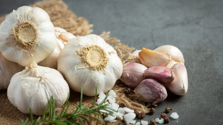 Як правильно вживати часник: експертні рекомендації та помилки, яких слід уникати