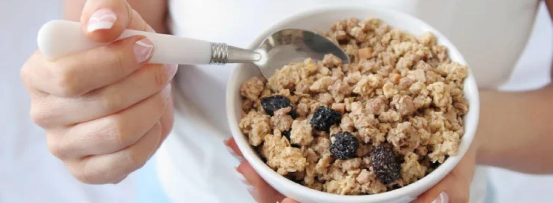Дієтологи попереджають: ця популярна вівсянка призводить до збільшення ваги