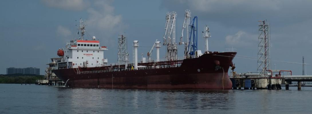 Європейський Союз знизить стелю цін на нафту з рф, посилюючи економічний тиск