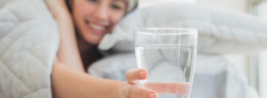 Ранок з користю: п’ять причин починати свій день зі склянки теплої води 