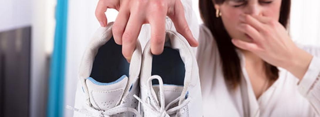 Неприємний запах із взуття більше не проблема: легкі трюки, які змінять ваше життя
