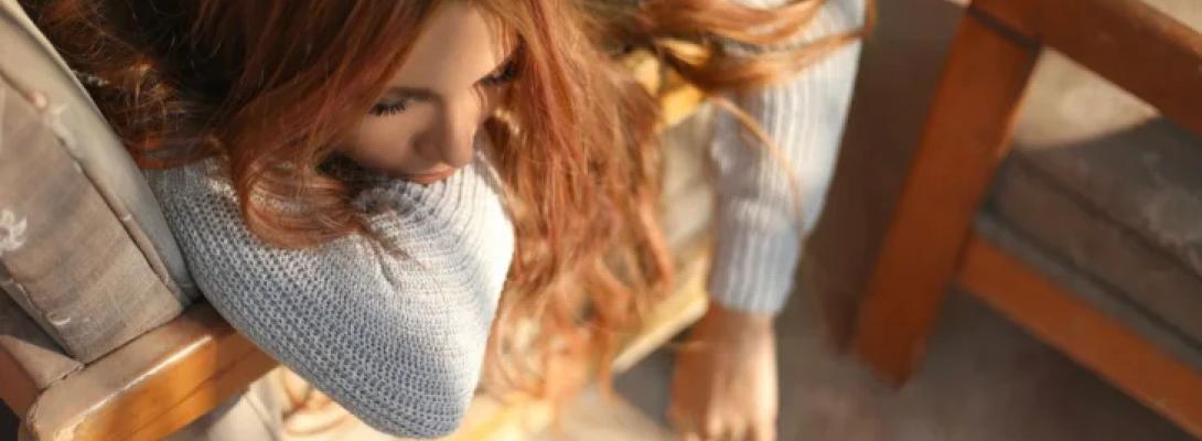 Постійна втома та проблеми зі сном: 8 причин, чому ви ніколи не висипаєтеся