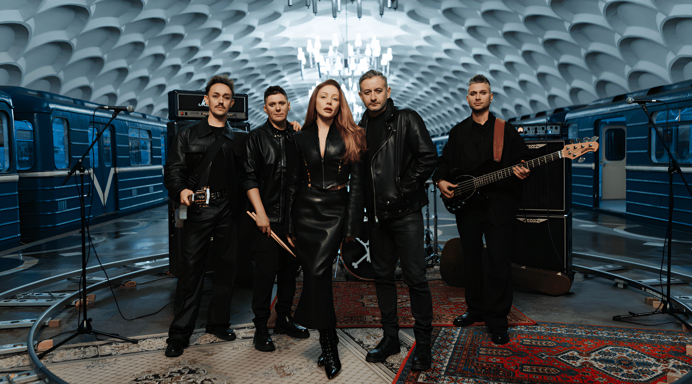 Кадри, які не відпускають: Тіна Кароль і "Жадан і Собаки" зняли кліп у Харківському метро