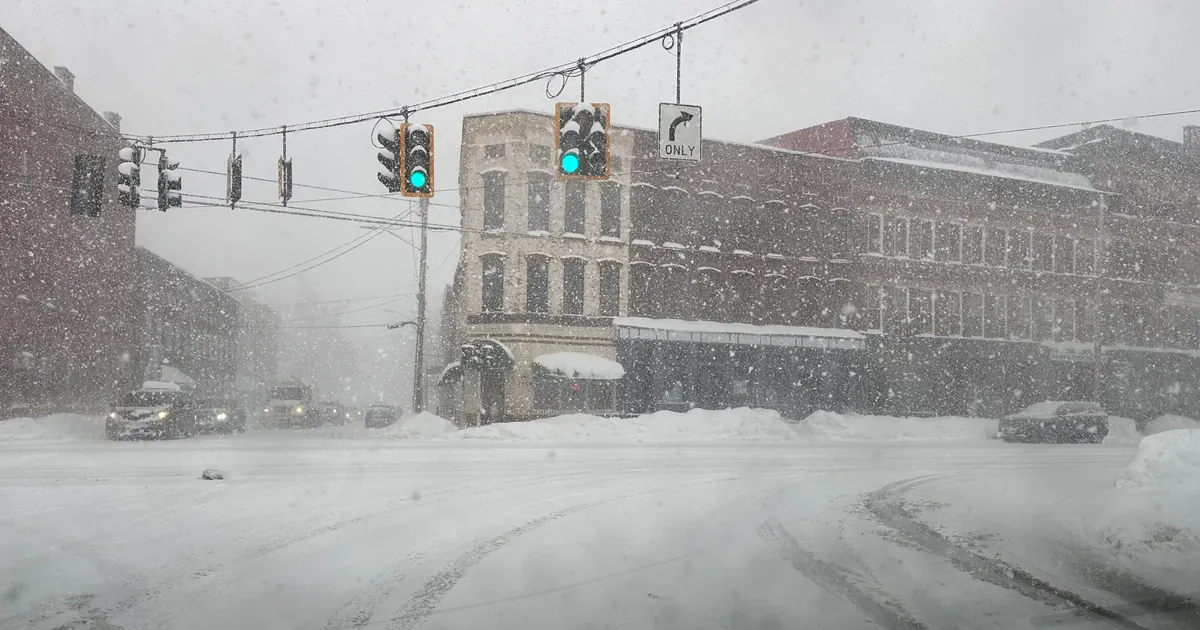 Снігова катастрофа в США: мільйони без світла, транспорт паралізований, є перші загиблі