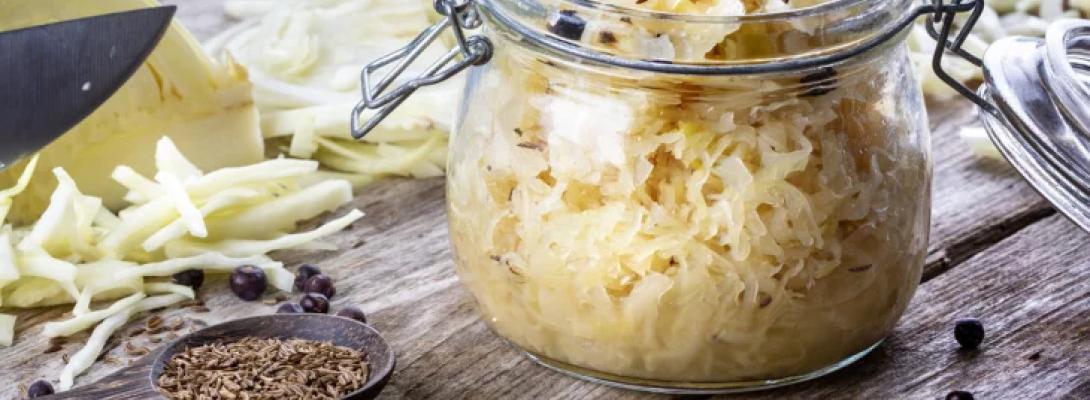 Чому варто включити квашену капусту в раціон: користь для імунітету, травлення та серця