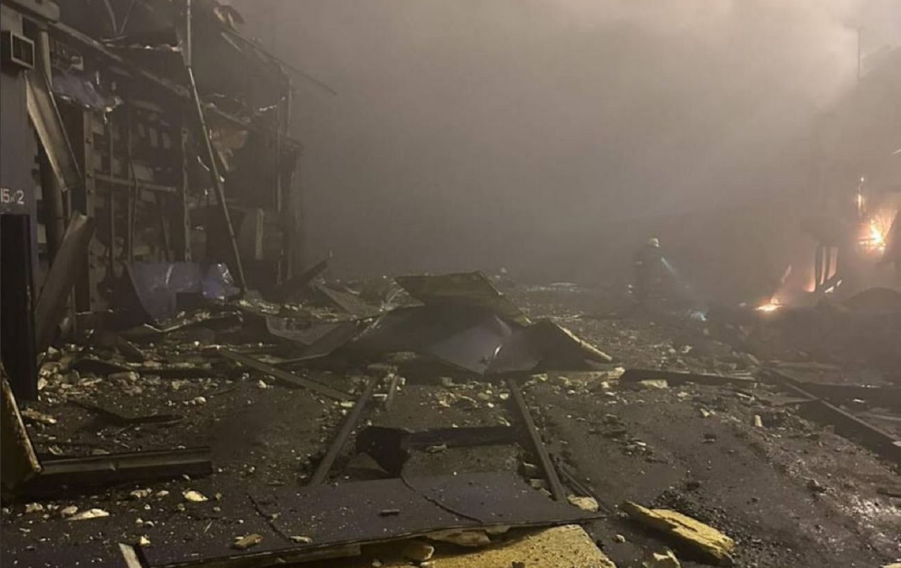 Росіяни вдарили по порту "Південний" під Одесою: кадри пожежі та руйнувань