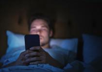 Сколько часов в день можно пользоваться смартфоном без ущерба для глаз: советы экспертов