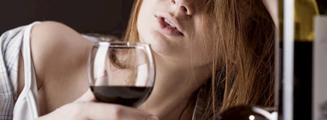 Від гормонів до стресу: чому жінки більш схильні до алкоголізму, ніж чоловіки
