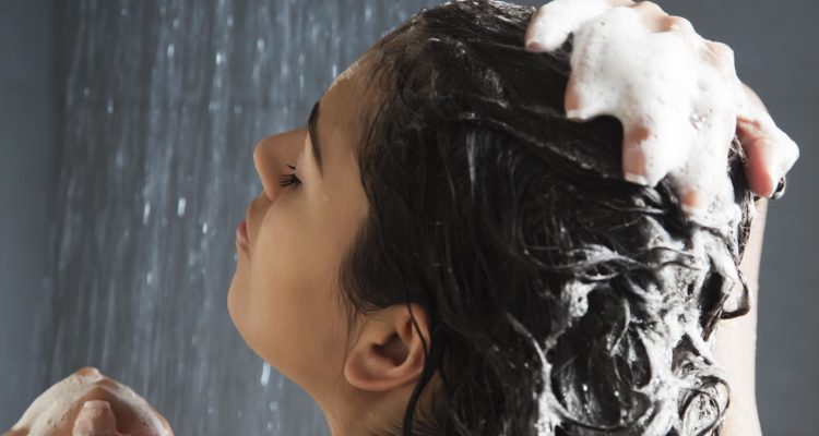 Гарячий душ може бути небезпечнішим, ніж здається: лікар попереджає про ризики