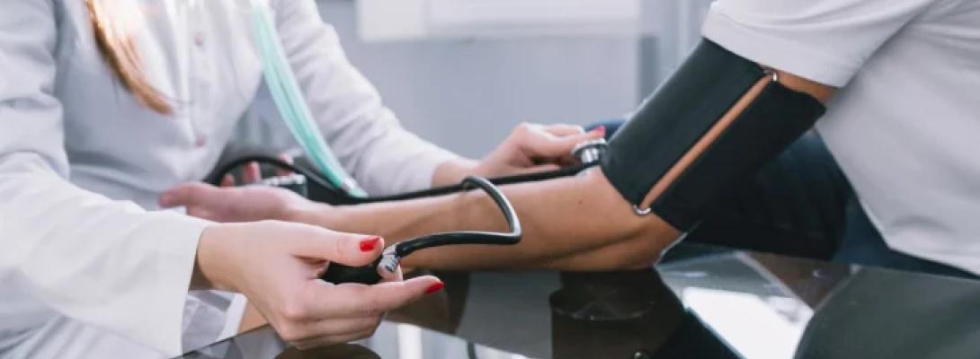 Як знизити артеріальний тиск без медикаментів: чотири ефективні та безпечні способи