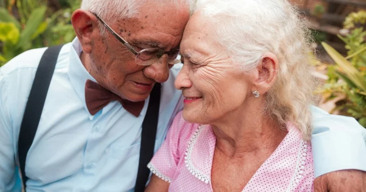 Секрет довголіття розкрито: вчені виявили, чому деякі люди досягають 100 років та більше