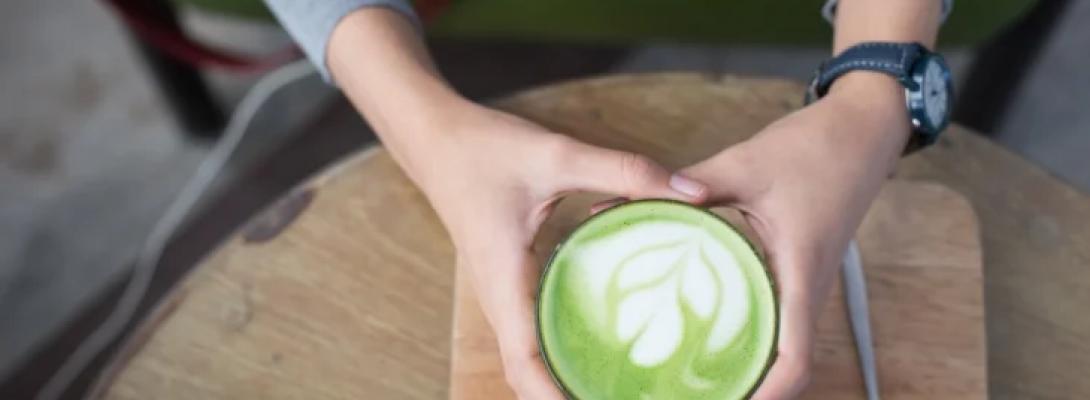 Допоможуть виспатися і схуднути без дієт: 5 напоїв, які варто додати у свій раціон