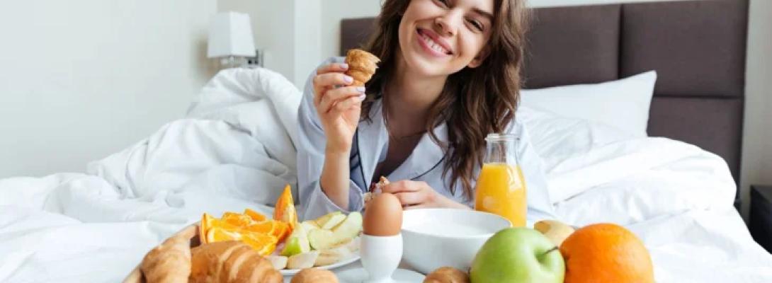 Звички, від яких варто відмовитися: п’ять ранкових дій, які можуть зіпсувати сніданок