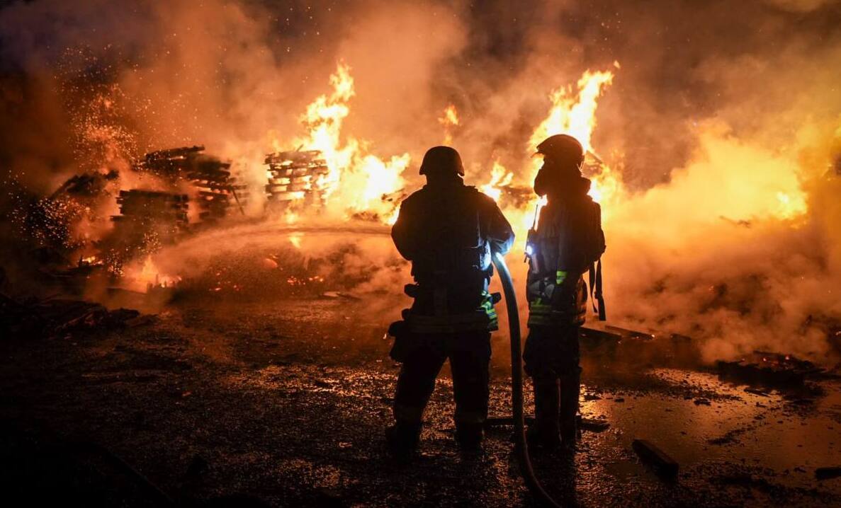Пекельна ніч в Одесі: ворожі дрони били по житлових будинках і критичній інфраструктурі