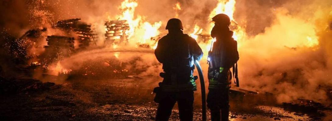 Пекельна ніч в Одесі: ворожі дрони били по житлових будинках і критичній інфраструктурі