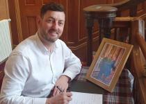 Скандал: високопосадовець з Шотландії домагався українок, що втекли від війни