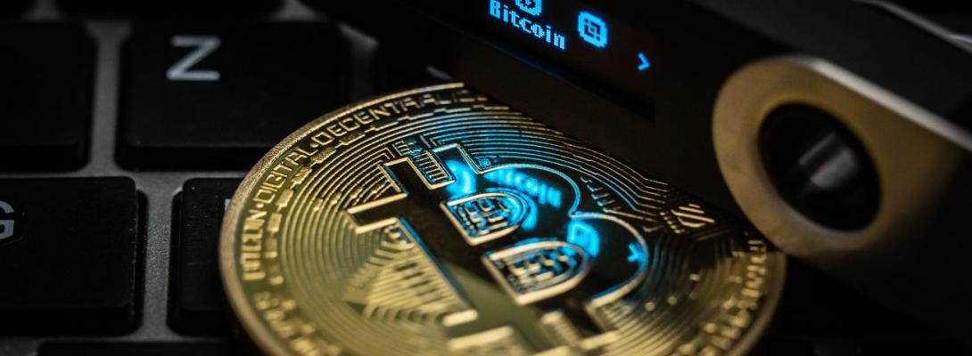 Біткоїн упав до мінімуму за останні 16 місяців: чому криптовалюта стрімко дешевшає