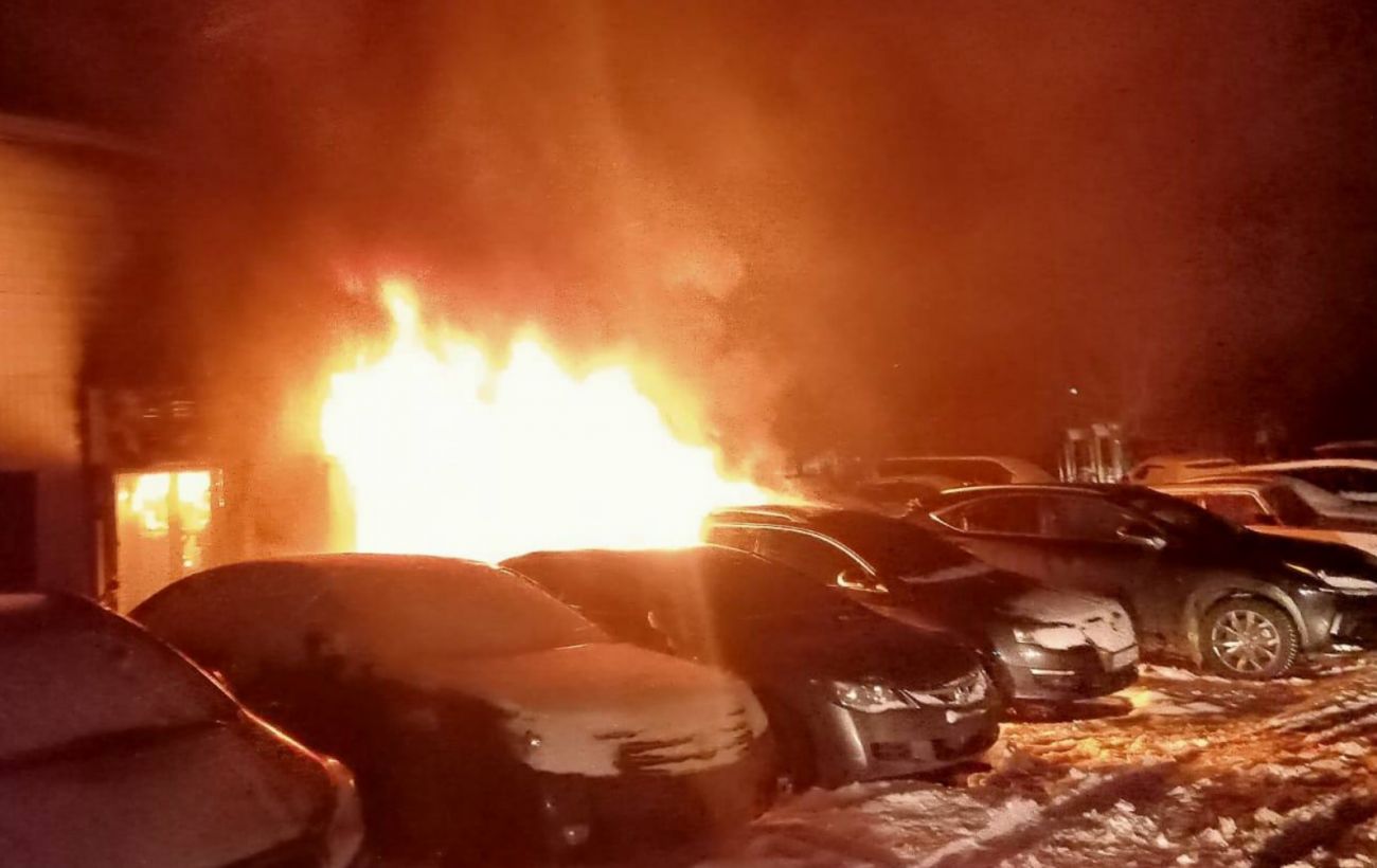 На Оболоні в Києві сталася масштабна пожежа на трансформаторній підстанції