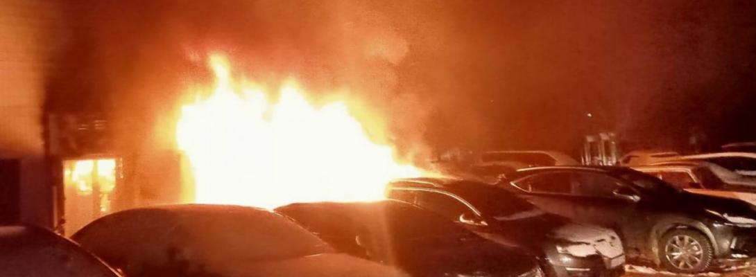 На Оболоні в Києві сталася масштабна пожежа на трансформаторній підстанції