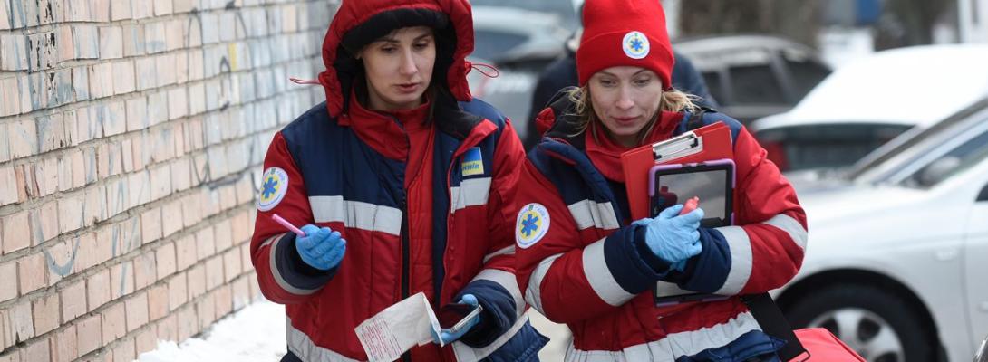 Маршрутка врізалася у фуру в Києві: є постраждалі, рух тимчасово ускладнений