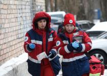 Маршрутка врізалася у фуру в Києві: є постраждалі, рух тимчасово ускладнений