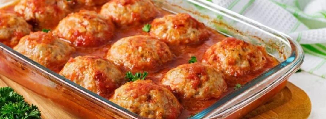 Кулінарна магія: як приготувати ідеальні фрикадельки у соусі з медом та часником