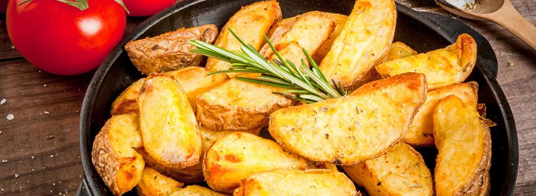 Золотиста та хрумка: як приготувати смажену картоплю без олії на звичайній кухні