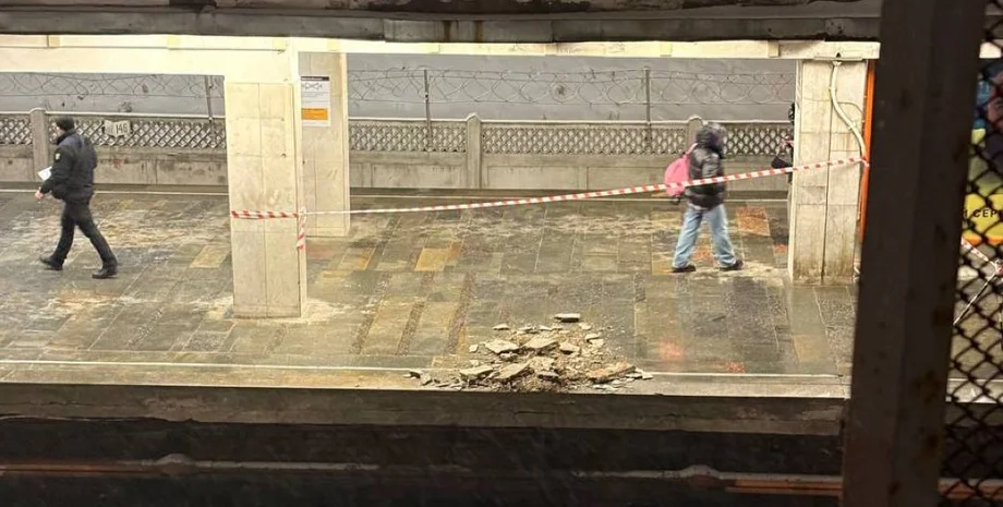 Жах у київському метро! Обвал стелі на станції "Теремки" ледь не коштував життя пасажирам