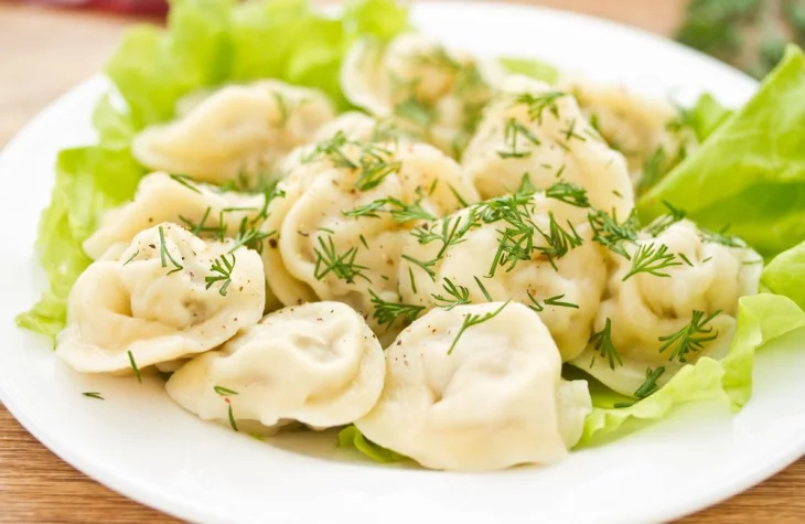 Як правильно тушкувати пельмені, щоб вони не розвалювалися і набували насиченого смаку