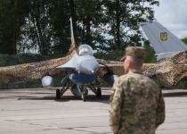 Хто насправді літає на F-16? Ігнат відповів на чутки про іноземних пілотів в Україні