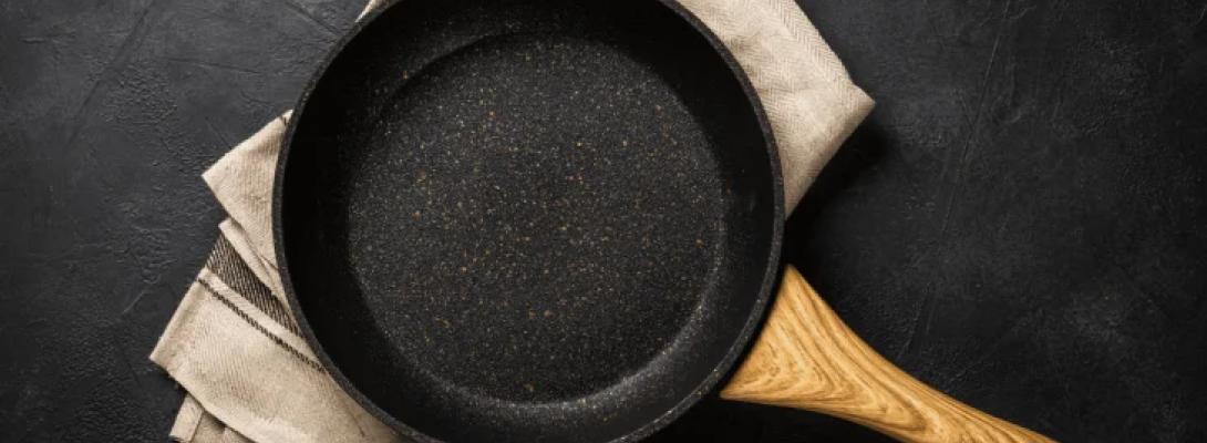 Забудьте про пригорілу їжу: цей метод врятує сковорідку і дозволить готувати без олії
