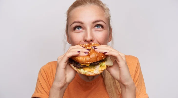 Лікарі назвали небезпечні для серця продукти: від чого варто відмовитися