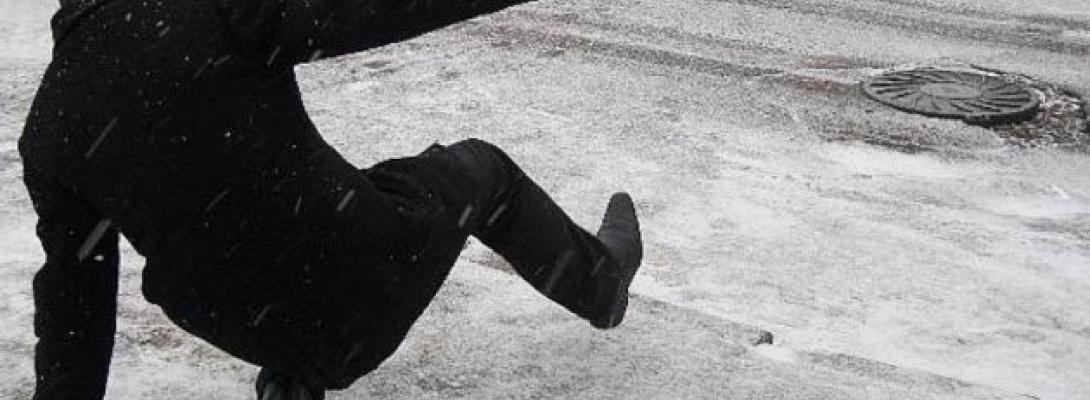 Врятуйте себе від травм: простий і дешевий лайфхак, щоб взуття не ковзало на льоду
