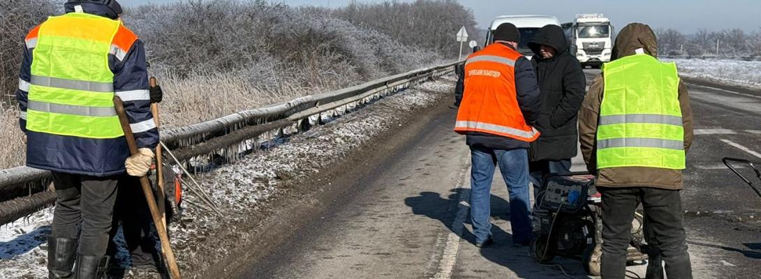 На дорогах яма на ямі: чому на Київщині зараз кладуть "холодний" асфальт 