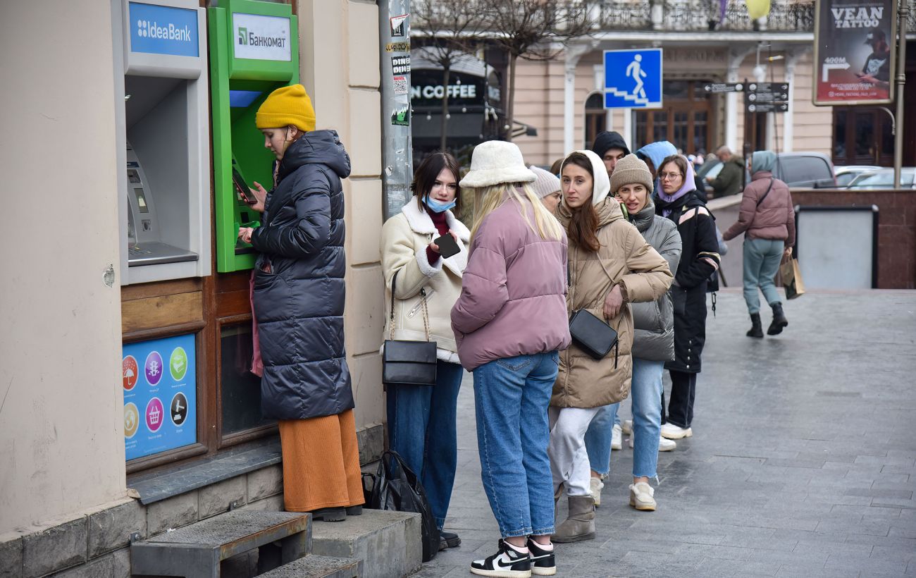 ПриватБанк дав новий курс валют: скільки коштує долар та чи є ліміти на покупку
