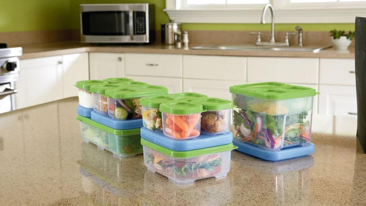 Чому розігрівання їжі у пластикових контейнерах завдає серйозної шкоди здоров’ю