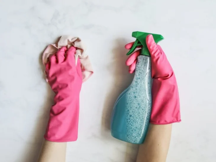 Важливі поради для безпечного прибирання: предмети, які заборонено обробляти хлоркою