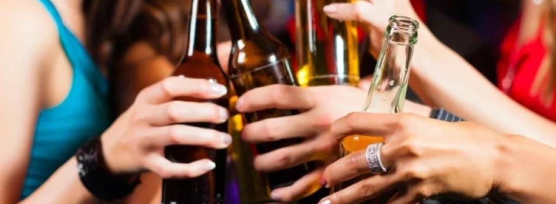 Алкоголь на вечірці: секрети, які допоможуть не напитися та прокинутися бадьорим