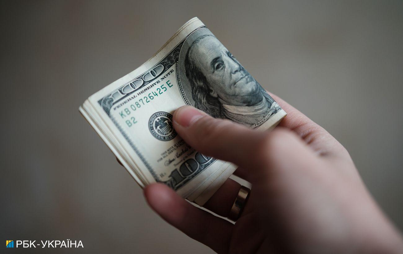 Курс долара шокував українців: що робити, щоб не втратити всі свої заощадження?