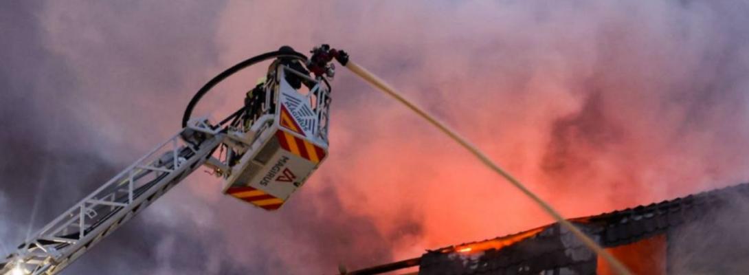 Росіяни завдали подвійного удару по готелю у Сумах: шокуючі фото наслідків атаки