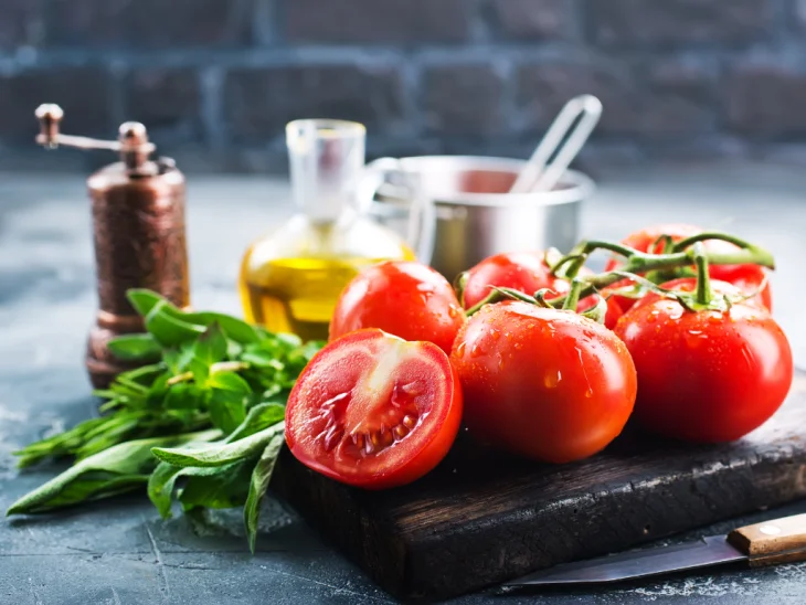 Несподівані переваги томатів: дієтологи розповіли, чому варто додати їх у щоденний раціон