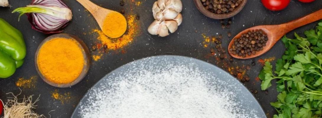 Чим замінити сіль, щоб страви стали ароматними та корисними: поради від шеф-кухарів