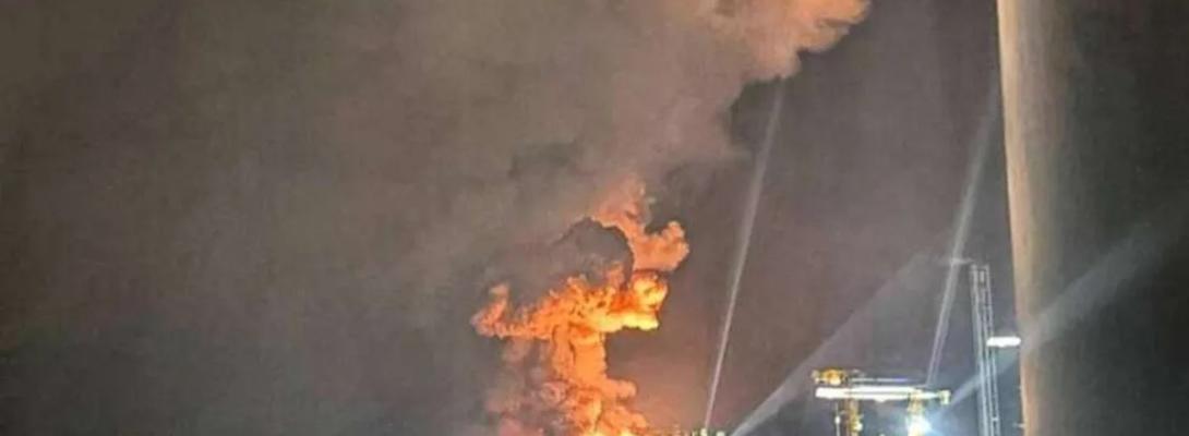 Новоросійськ палає! Невідомі дрони вщент рознесли стратегічний російський об’єкт 